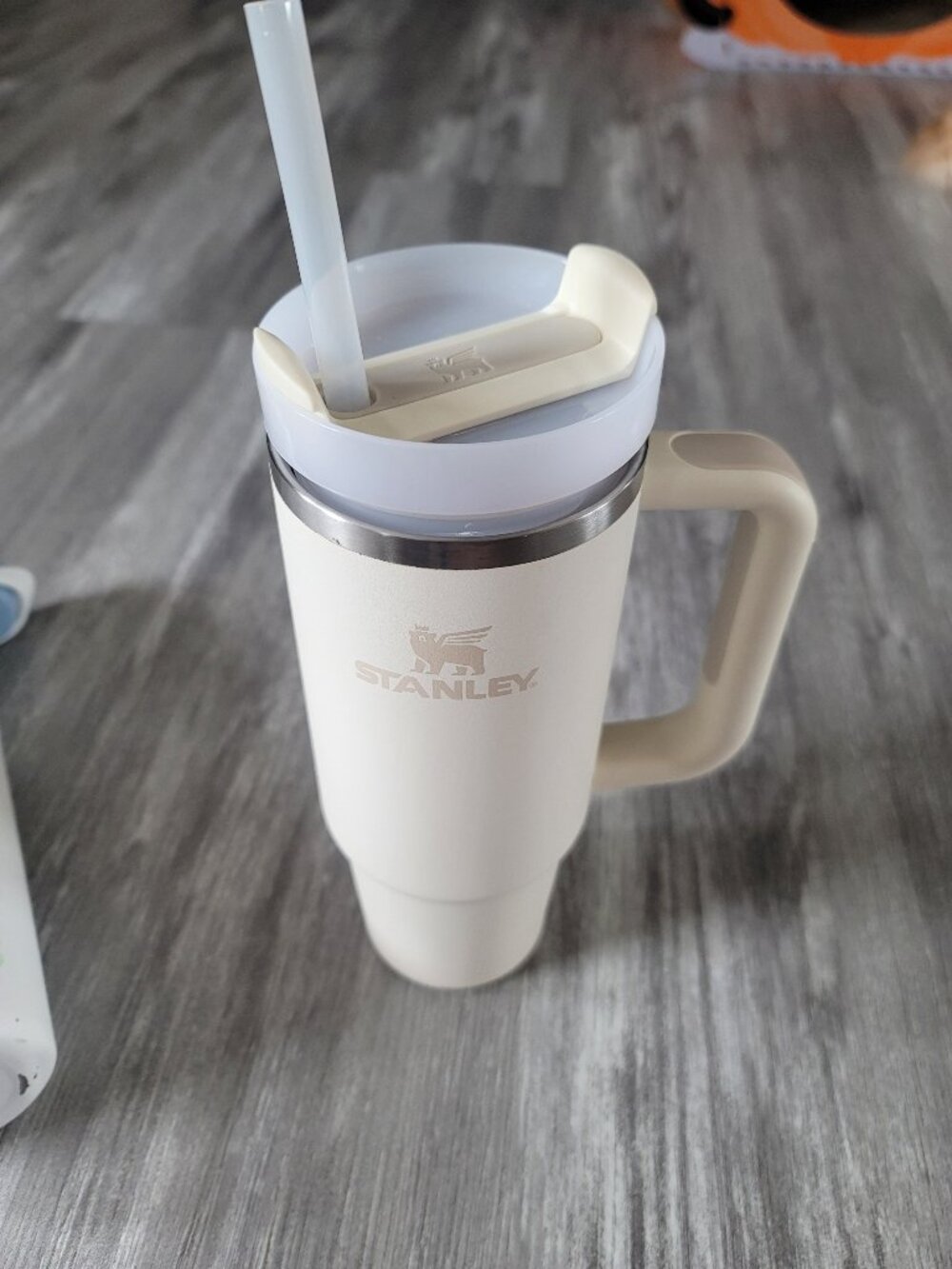 Cream Stanley tumbler with straw and handle - 30 oz